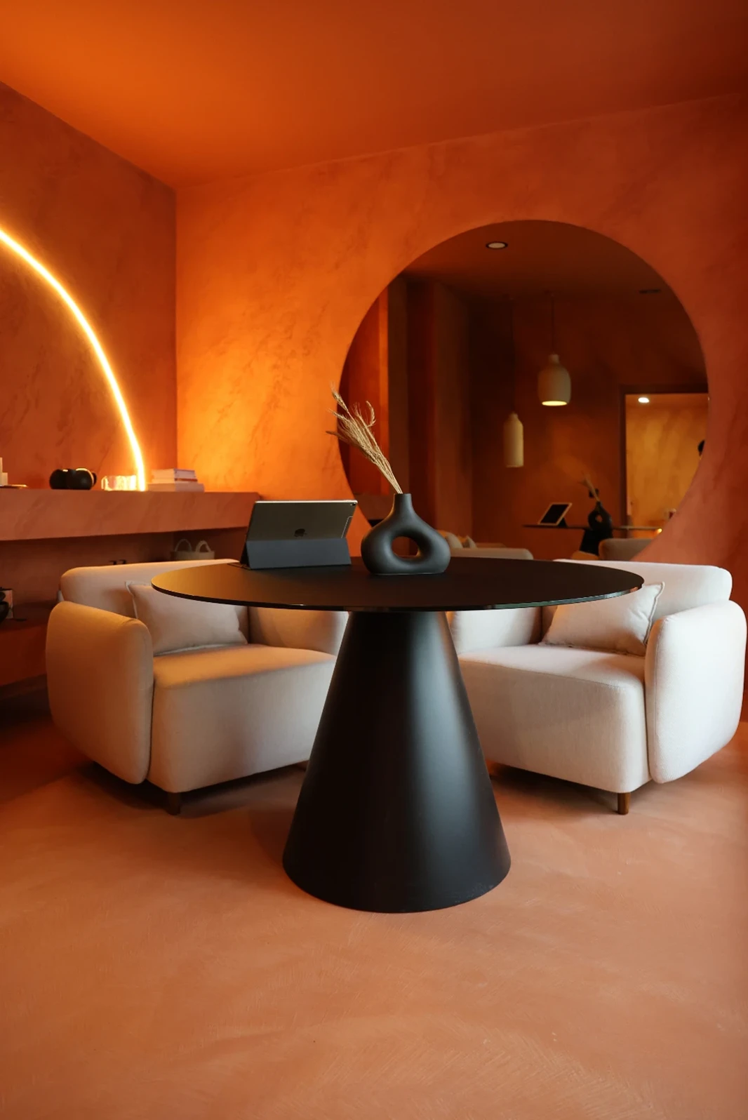 sala de espera en centro de masaje circulatorio en Madrid